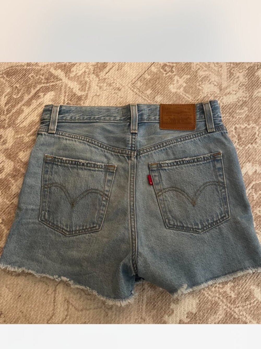 Levi's Ribcage Shorts - Picture 3 of 3